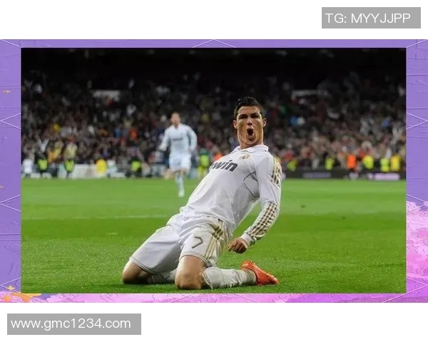 足球明星在镜子前的独特瞬间展现自我风采与魅力的精彩瞬间 足球明星在镜子前的独特瞬间展现自我风采与魅力的精彩瞬间